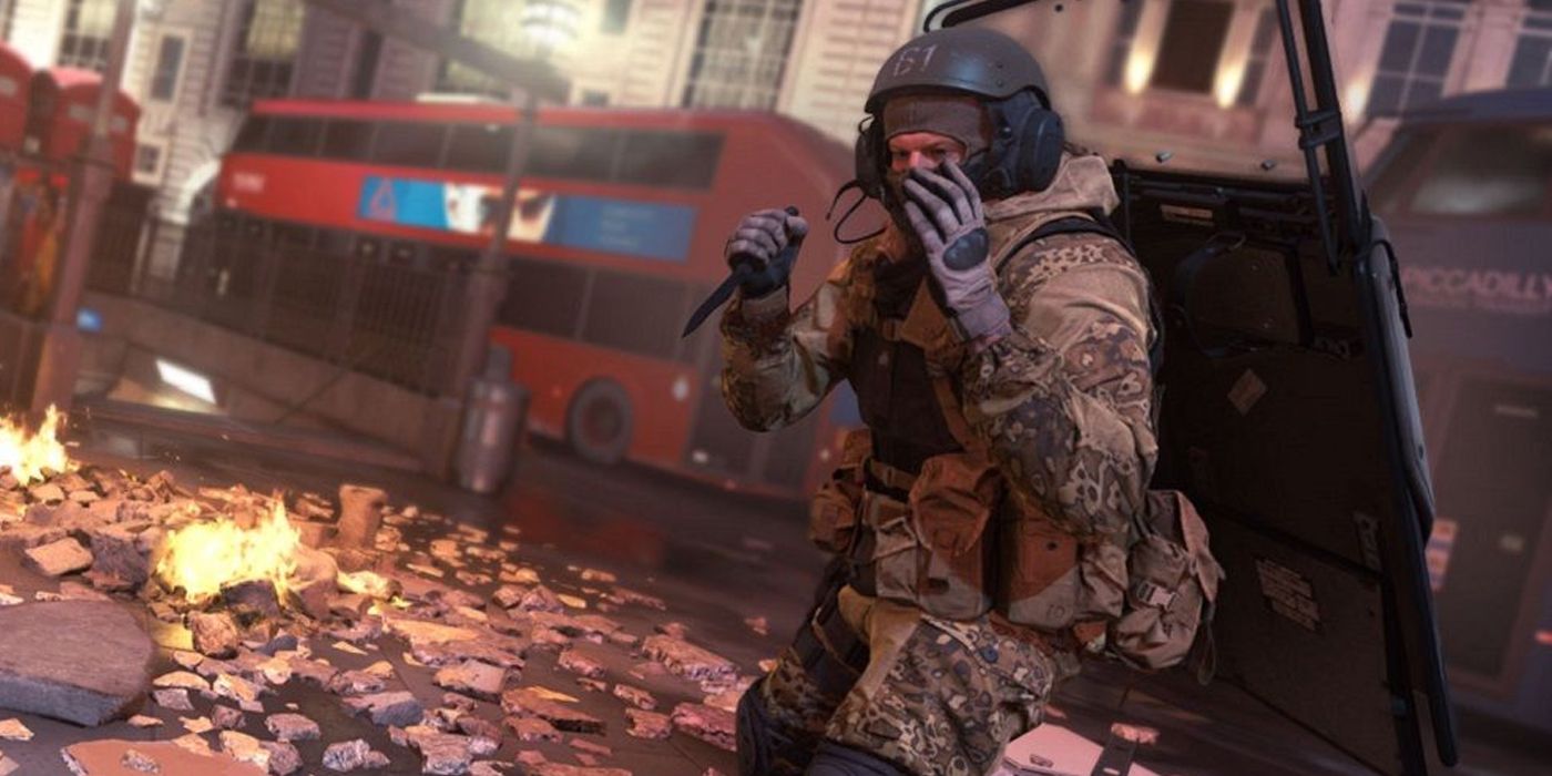 Lobby Call Of Duty: Modern Warfare współpracuje, aby pomóc temu graczowi pokonać wrogów tarczą Riot