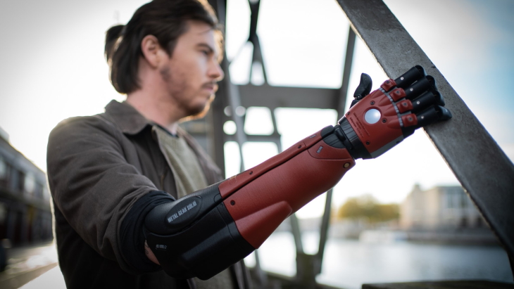 Öffnen Sie Bionics Hero Arm Metal Gear Solid