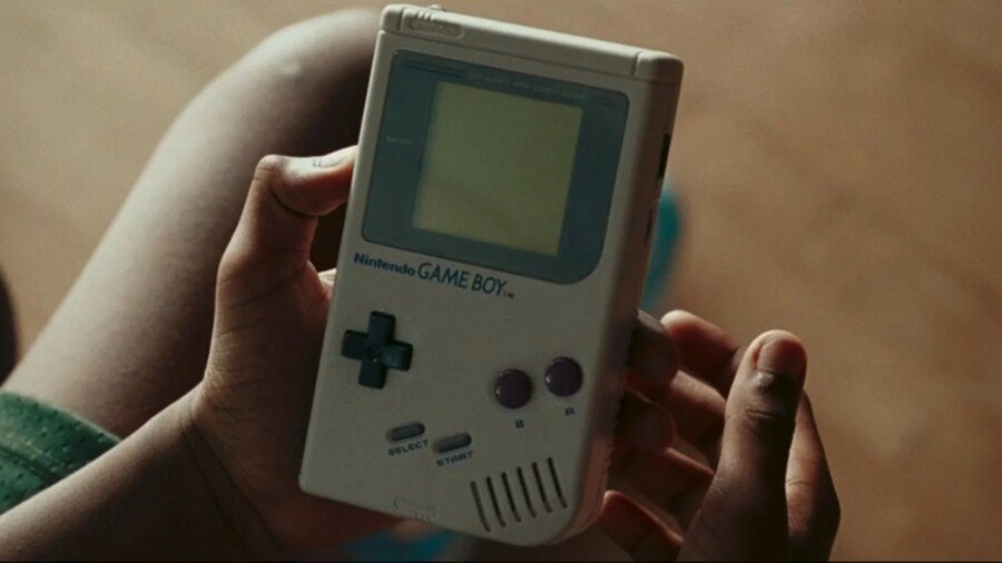 LeBron Game Boy oynuyor