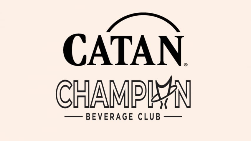 Bej fonda Catan Studio və Champion Beverage Club loqoları