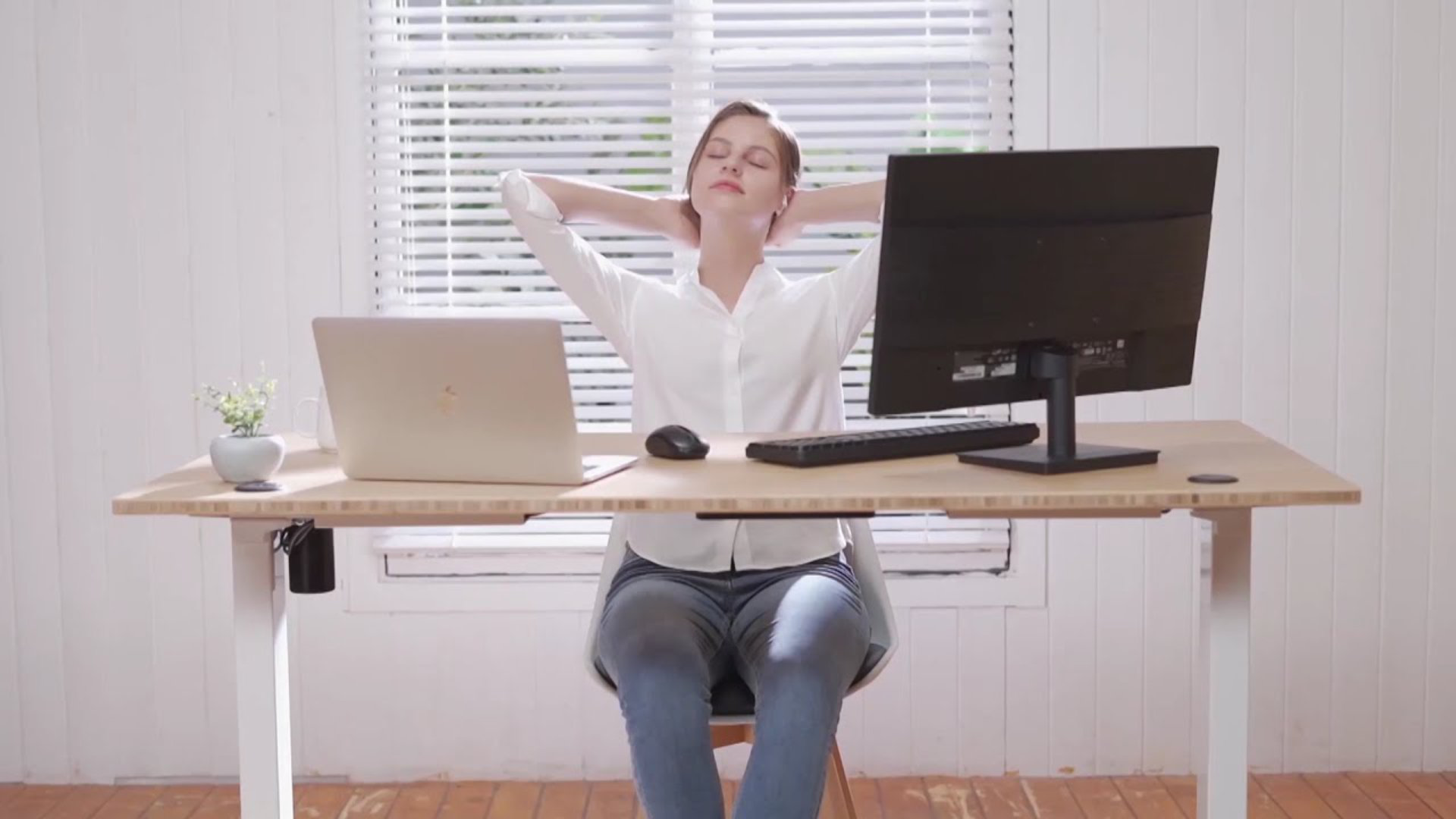 Flexispot Standing Desks များတွင် 50 အထိ သိမ်းဆည်းပါ။