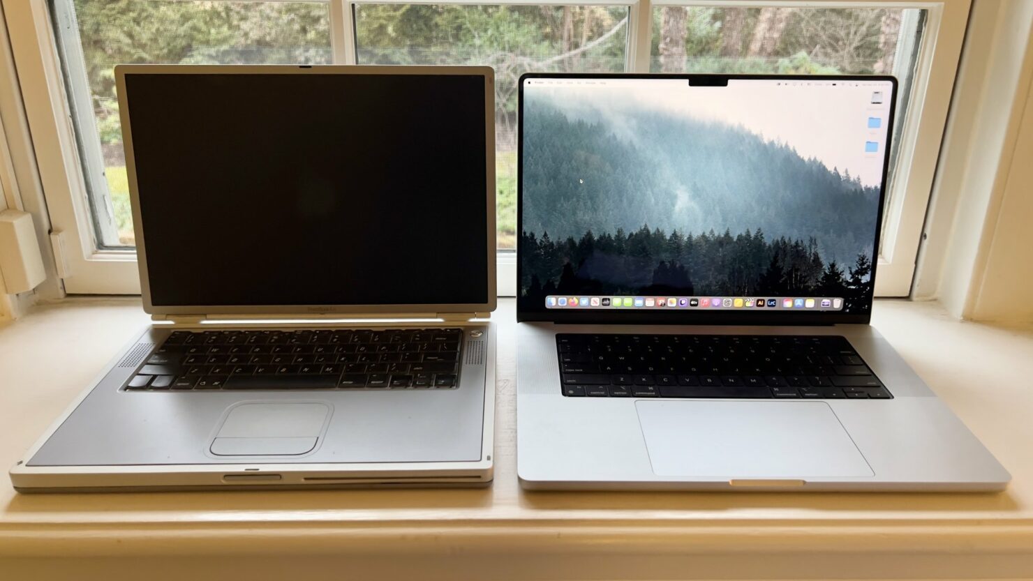 M1 Max MacBook Pro Comparison against 2001 PowerBook G4