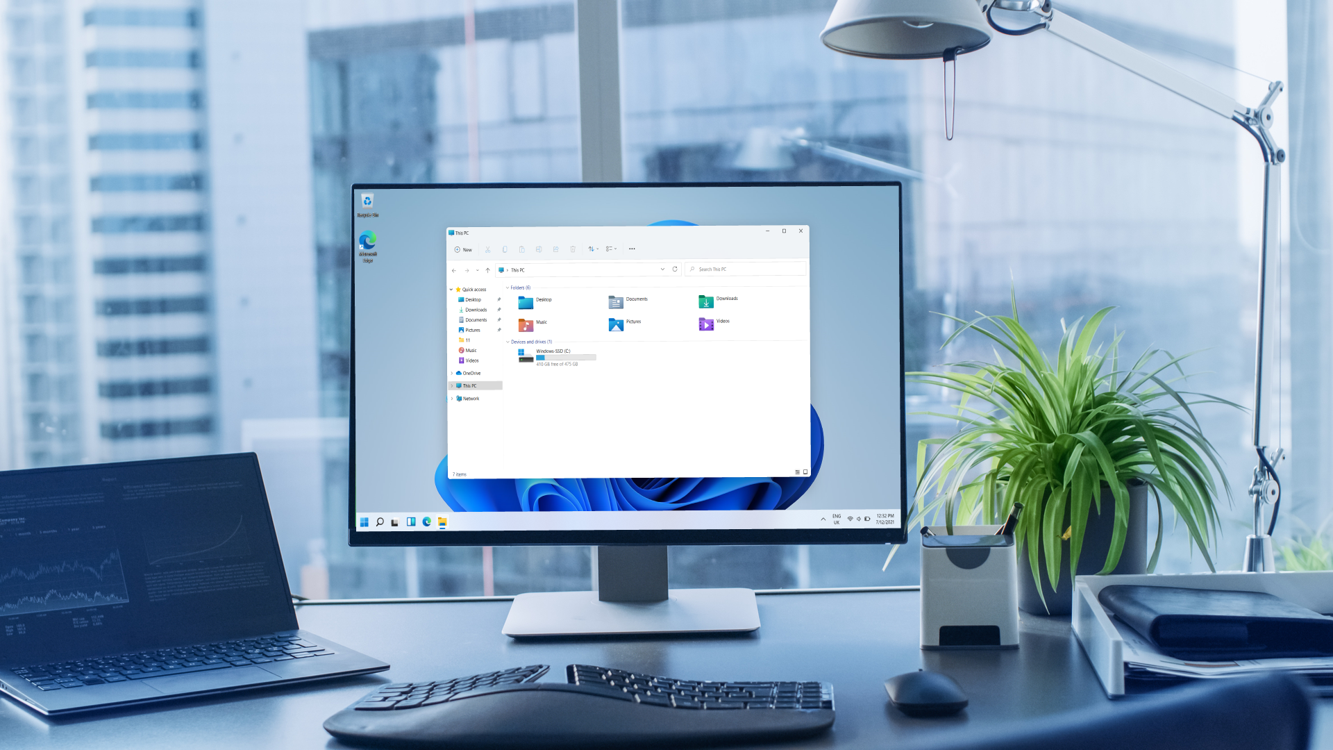 Windows 11 File Explorer pada PC di kantor