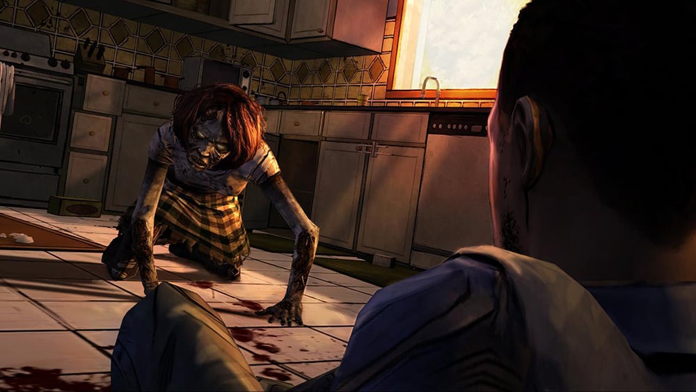 Salgsfremmende billede for spillet The Walking Dead: Sæson XNUMX, med et skud over skulderen af ​​spillets hovedperson, Lee, der kravler væk fra en zombie. Zombien kravler hen mod ham i et køkken.